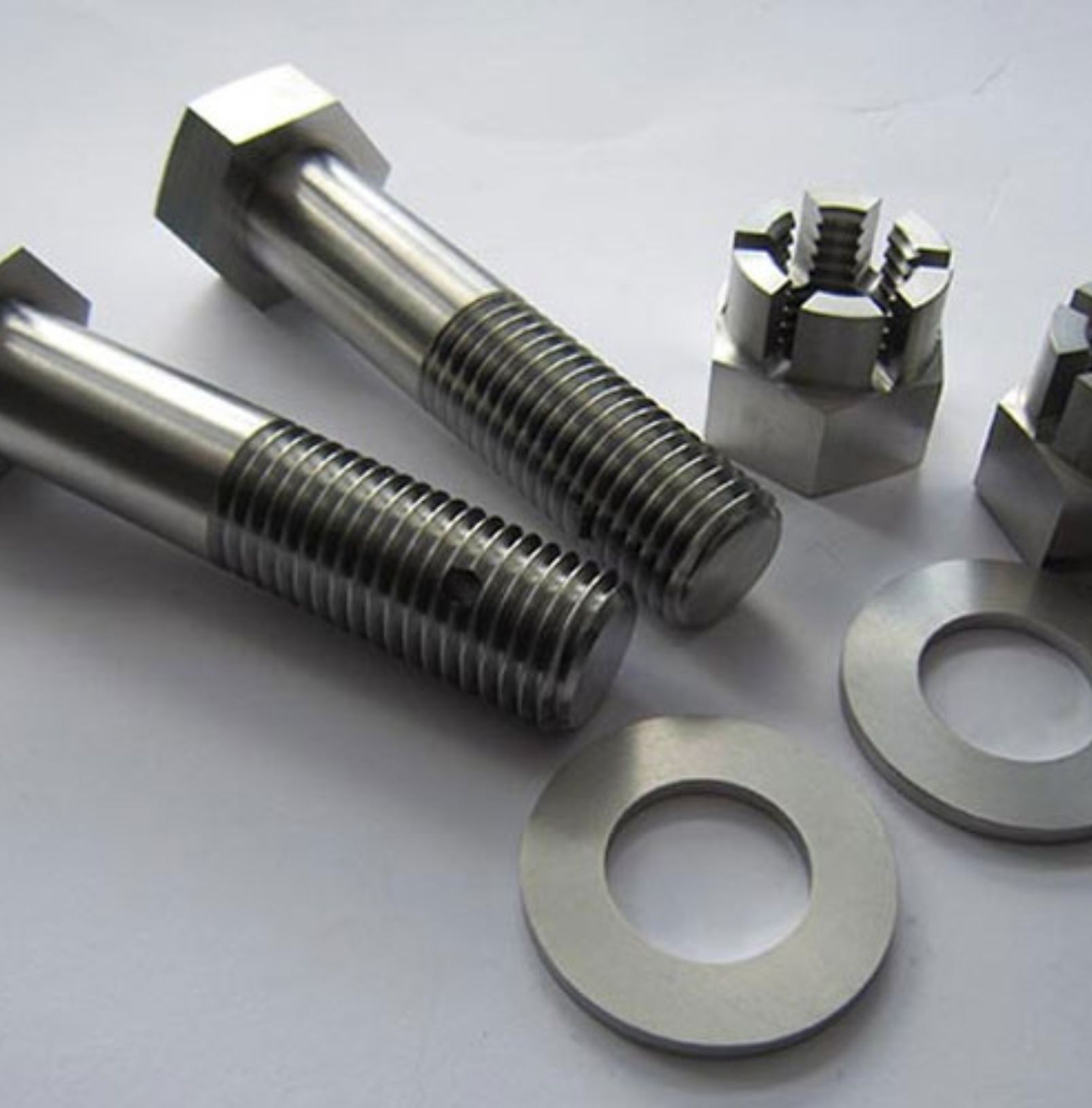 Écrous et boulons en acier inoxydable