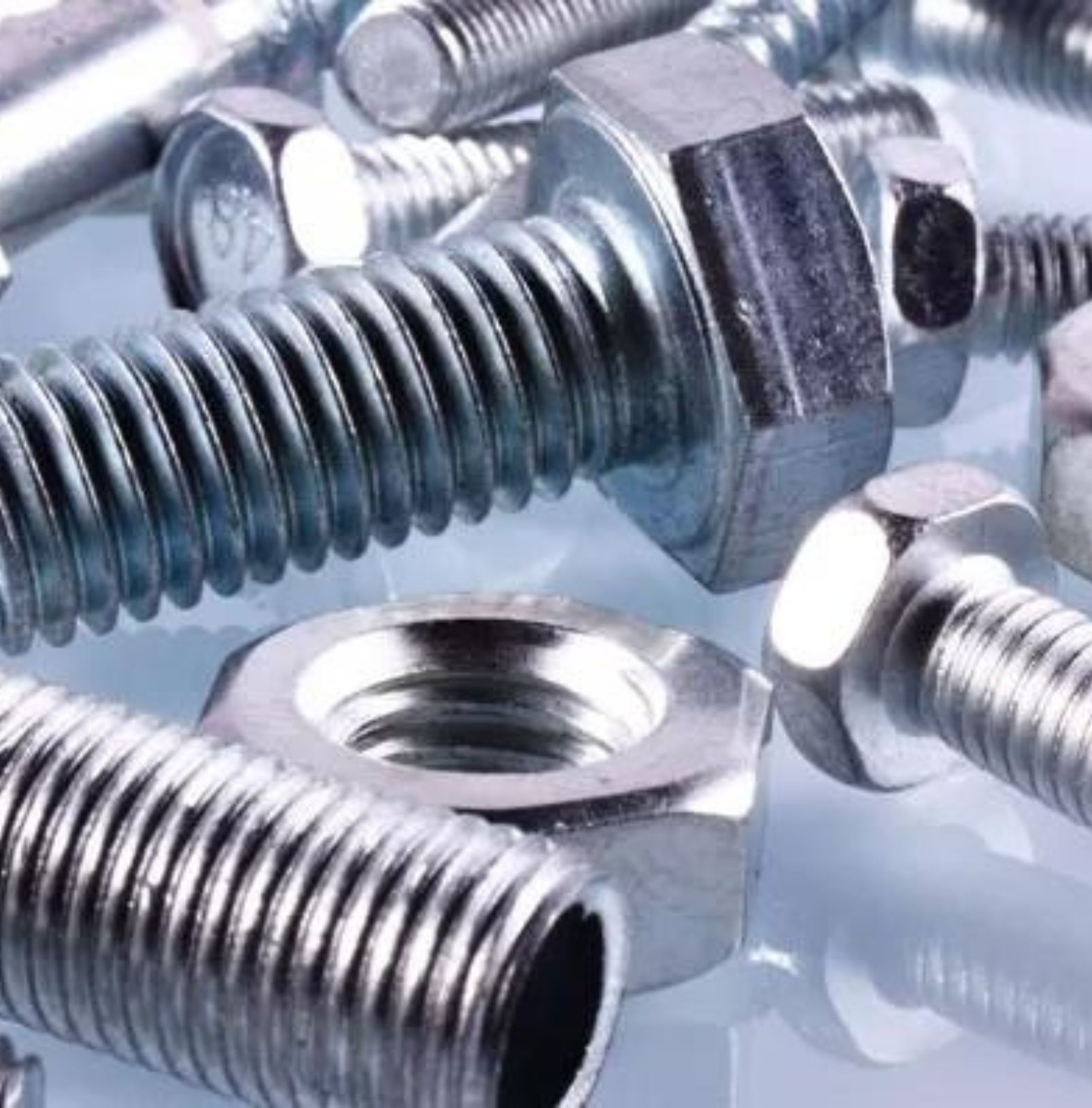 Fixations haute température et alliages titane-nickel